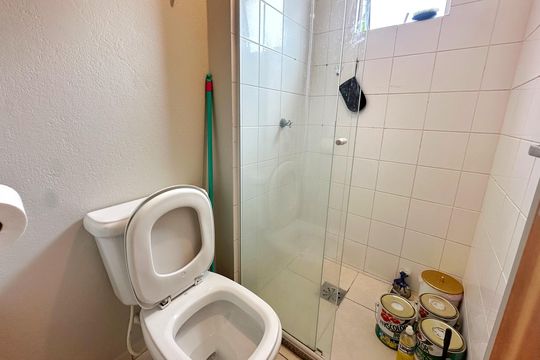 Banheiro de apartamento para alugar com 2 quartos, 50m² em Areias, São José