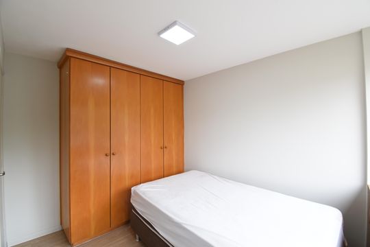 Quarto de apartamento para alugar com 1 quarto, 89m² em Centro Cívico, Curitiba