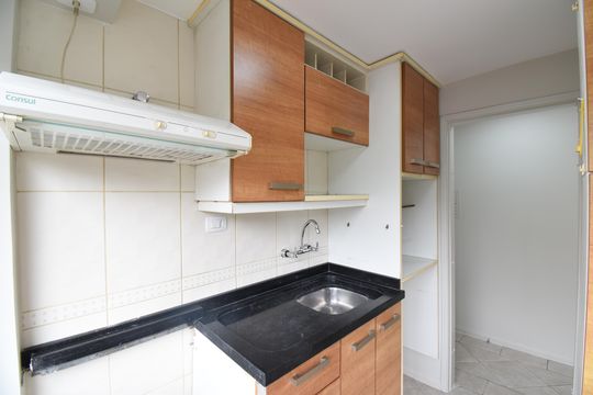 Sala/Cozinha de apartamento para alugar com 1 quarto, 89m² em Centro Cívico, Curitiba