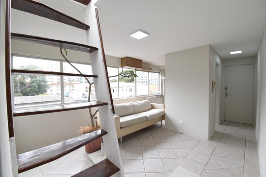 Sala/Cozinha de apartamento para alugar com 1 quarto, 89m² em Centro Cívico, Curitiba