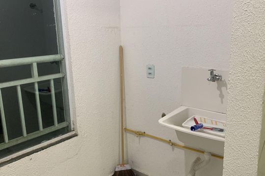 Área de serviço de apartamento para alugar com 2 quartos, 47m² em Jardim Sandra, Cotia