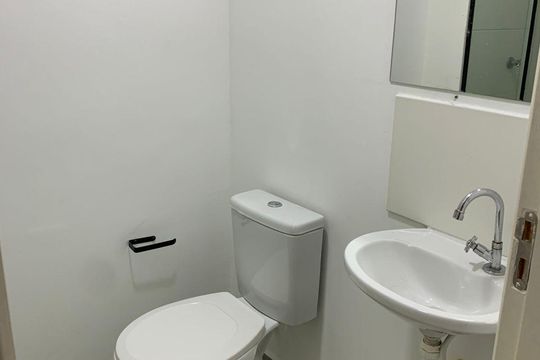 Banheiro de apartamento para alugar com 2 quartos, 47m² em Jardim Sandra, Cotia
