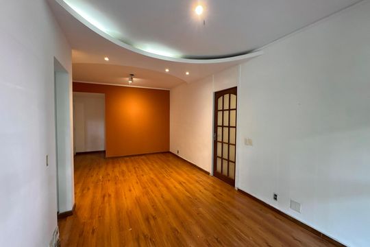 Sala de apartamento à venda com 2 quartos, 75m² em Barra da Tijuca, Rio de Janeiro