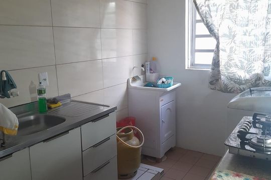 Cozinha de apartamento à venda com 2 quartos, 54m² em Santo Antônio, Porto Alegre