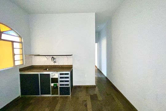 Cozinha de casa para alugar com 2 quartos, 150m² em São João Batista, Belo Horizonte
