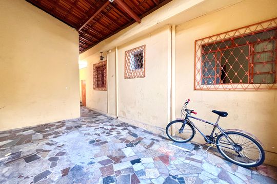 Garagem de casa para alugar com 2 quartos, 150m² em São João Batista, Belo Horizonte