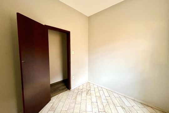 Quarto 2 de casa para alugar com 2 quartos, 150m² em São João Batista, Belo Horizonte