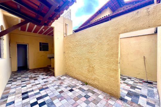 Quintal de casa para alugar com 2 quartos, 150m² em São João Batista, Belo Horizonte