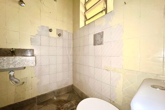 Banheiro de casa para alugar com 2 quartos, 150m² em São João Batista, Belo Horizonte