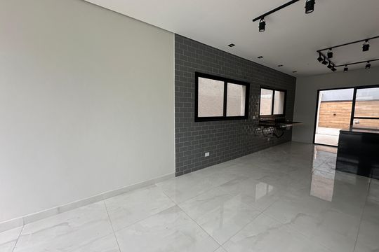 Sala de casa de condomínio à venda com 3 quartos, 130m² em Santana de Parnaíba, Santana de Parnaíba