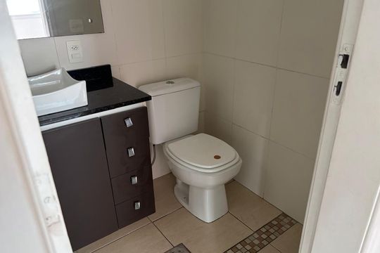 Banheiro de apartamento para alugar com 2 quartos, 60m² em Morro Santana, Porto Alegre