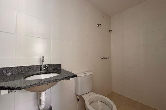 Banheiro da Suíte de apartamento para alugar com 3 quartos, 57m² em Recreio dos Bandeirantes, Rio de Janeiro