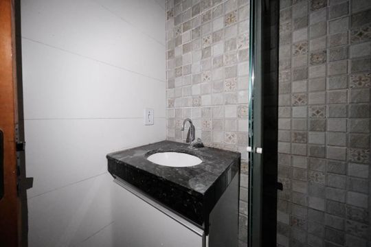 Banheiro de apartamento à venda com 2 quartos, 44m² em Parque Maria Luiza, São Paulo