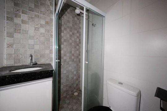 Banheiro de apartamento à venda com 2 quartos, 44m² em Parque Maria Luiza, São Paulo
