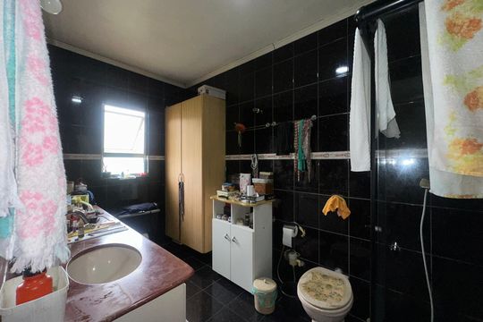 Banheiro da Suíte de casa à venda com 3 quartos, 199m² em Parque Viana, Barueri