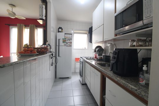 Cozinha de apartamento à venda com 2 quartos, 48m² em Jardim Sabara, São Paulo
