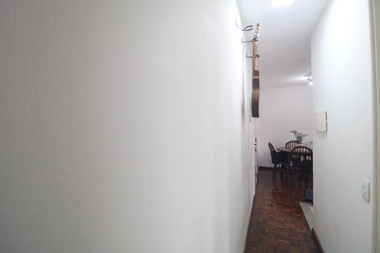 Corredor de apartamento à venda com 2 quartos, 48m² em Jardim Sabara, São Paulo