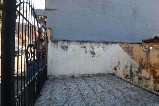 Garagem de casa para alugar com 2 quartos, 88m² em Jardim Egle, São Paulo