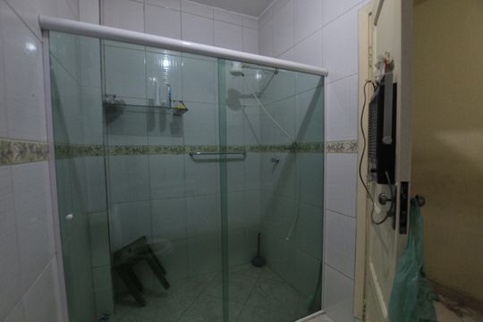 Banheiro social de apartamento à venda com 1 quarto, 77m² em Sé, São Paulo