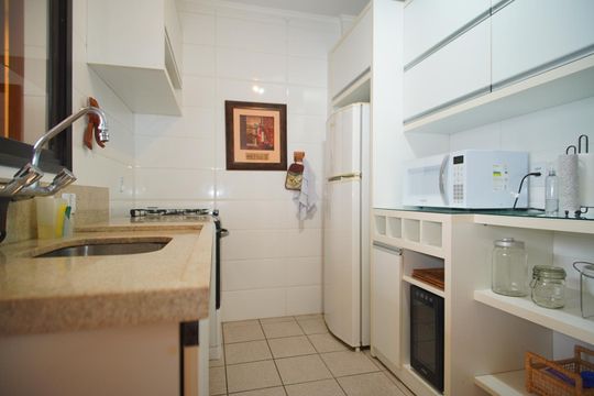 Cozinha de apartamento à venda com 2 quartos, 89m² em Chácara das Pedras, Porto Alegre