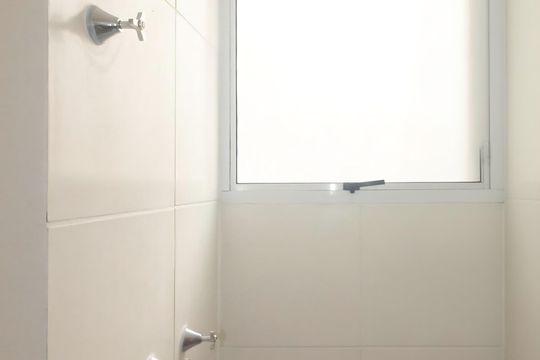 Banheiro de apartamento para alugar com 2 quartos, 45m² em Campo Grande, Rio de Janeiro