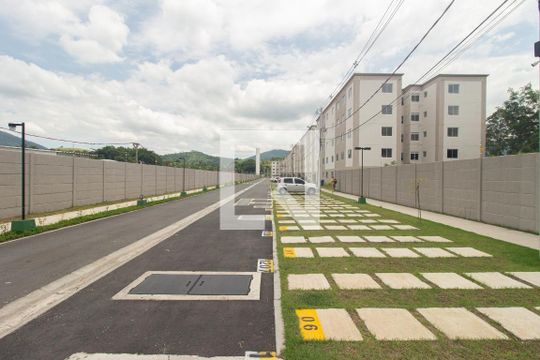Área externa de apartamento para alugar com 2 quartos, 45m² em Campo Grande, Rio de Janeiro