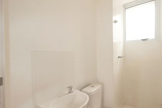 Banheiro de apartamento para alugar com 2 quartos, 45m² em Campo Grande, Rio de Janeiro