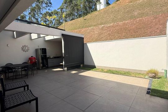 Área externa de casa de condomínio à venda com 3 quartos, 200m² em Residencial Tambore III, Santana de Parnaíba