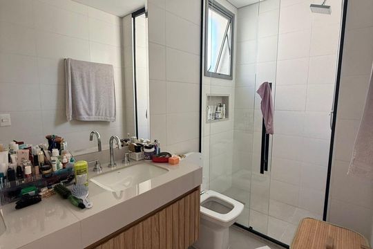 Banheiro de casa de condomínio à venda com 3 quartos, 200m² em Residencial Tambore III, Santana de Parnaíba