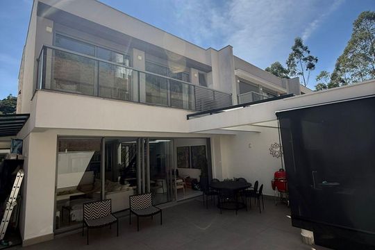Área externa de casa de condomínio à venda com 3 quartos, 200m² em Residencial Tambore III, Santana de Parnaíba
