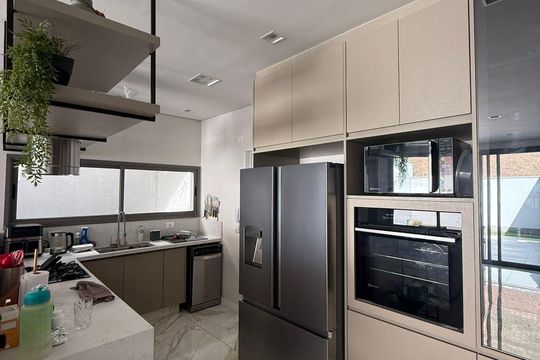 Cozinha de casa de condomínio à venda com 3 quartos, 200m² em Residencial Tambore III, Santana de Parnaíba