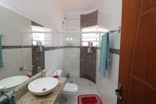 Banheiro da Suíte 3 de casa à venda com 3 quartos, 198m² em Vila Alzira, São Paulo