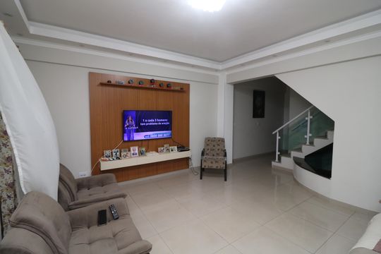 Casa à venda com 3 quartos, 198m² em Vila Alzira, São Paulo