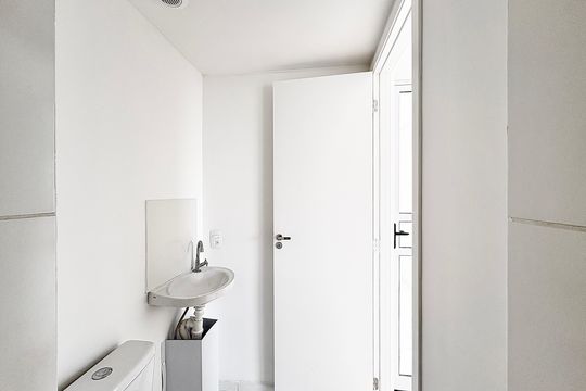 Banheiro de apartamento à venda com 1 quarto, 35m² em Vila Santa Delfina, São Paulo