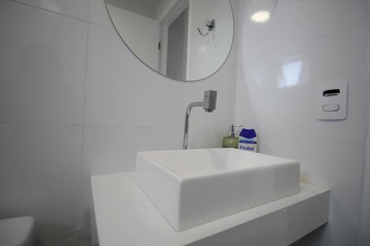 Banheiro de apartamento à venda com 2 quartos, 41m² em Parque Arariba, São Paulo