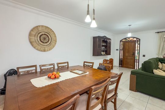 Sala de casa para alugar com 3 quartos, 130m² em Jardim Sandra, São Paulo