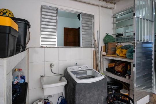 Quintal e área de serviço de casa à venda com 2 quartos, 63m² em Nova Gerti, São Caetano do Sul