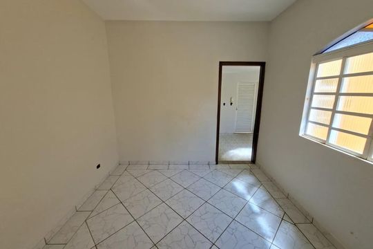 Sala de casa para alugar com 4 quartos, 50m² em Presidente Roosevelt, Uberlândia