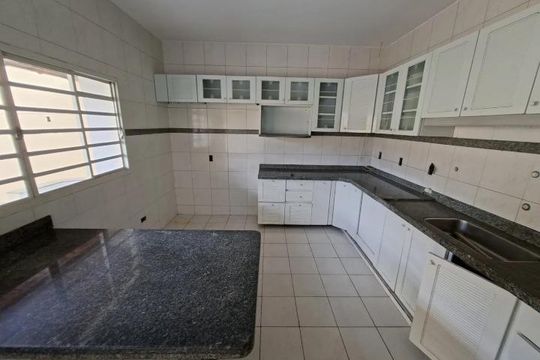 Cozinha de casa para alugar com 4 quartos, 50m² em Presidente Roosevelt, Uberlândia