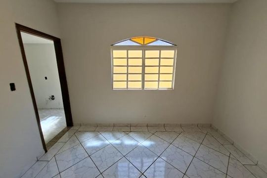 Casa para alugar com 4 quartos, 50m² em Presidente Roosevelt, Uberlândia