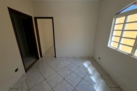 Casa para alugar com 4 quartos, 50m² em Presidente Roosevelt, Uberlândia