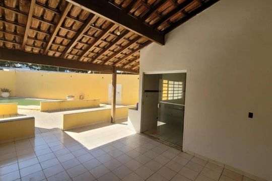 Casa para alugar com 4 quartos, 50m² em Presidente Roosevelt, Uberlândia