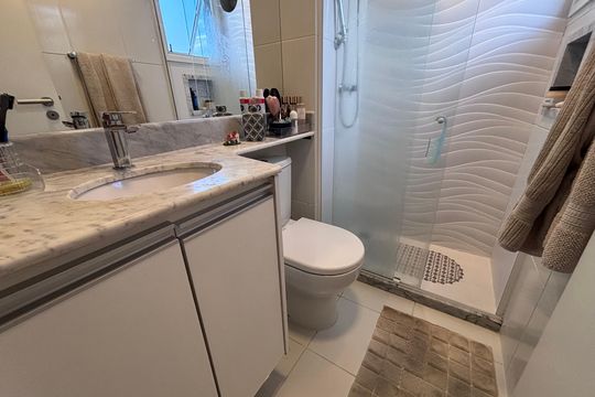Banheiro do Quarto 1 de apartamento à venda com 3 quartos, 80m² em Barra da Tijuca, Rio de Janeiro
