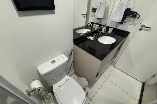 Banheiro de apartamento para alugar com 2 quartos, 45m² em Bela Vista, São Paulo