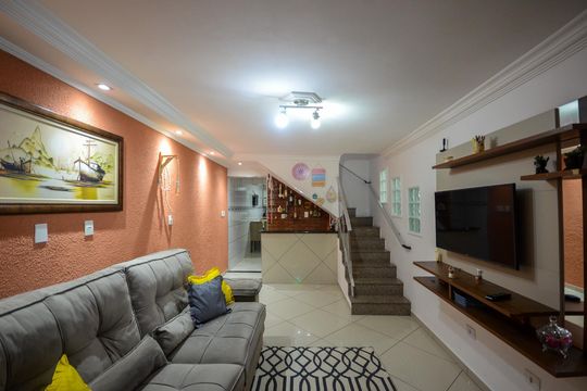 Casa à venda com 3 quartos, 152m² em Vila Zat, São Paulo