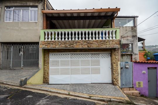 Fachada de casa à venda com 3 quartos, 152m² em Vila Zat, São Paulo