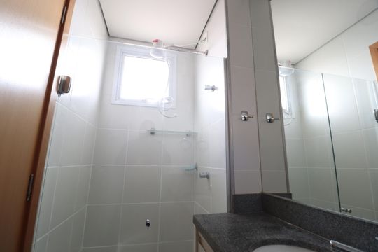 Banheiro do Quarto 2 de apartamento para alugar com 2 quartos, 70m² em Umuarama, Uberlândia