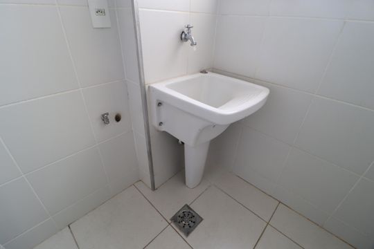 Cozinha e Área de Serviço de apartamento para alugar com 2 quartos, 70m² em Umuarama, Uberlândia