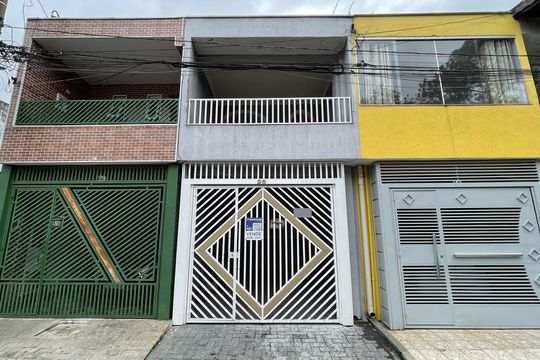Fachada + Placa de casa de condomínio à venda com 3 quartos, 175m² em Guaianases, São Paulo