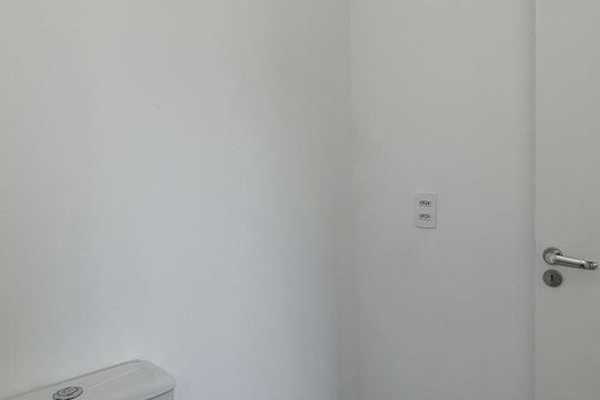 Banheiro de apartamento à venda com 3 quartos, 70m² em São Geraldo, Porto Alegre